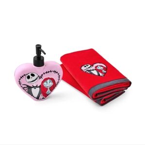🆕️ DISNEY NIGHTMARE BEFORE CHRISTMAS TOWEL AND PUMP SET ❤️